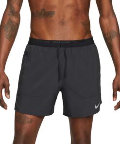 T-shirt NIKE homme, confortable et stylé pour la ville et l'exercice, offrant de la liberté de mouvement avec des design