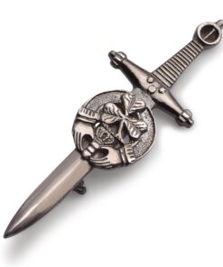 Épingle à kilt de la marque Kilt Emporium - Celuiqui se distingue par sa conception claddagh et son trèfle irlandais - H