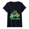 -One Lucky St Patricks Day Femme Col en V Trefoil Arc-en-Ciel T-Shirt -One Lucky Step Mum St Patricks Day Col en V Trefo